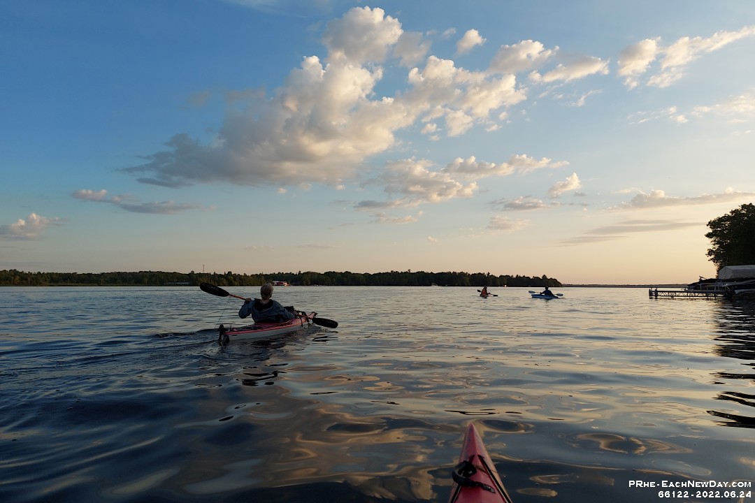 66122RoCrLeNrUsm - Sunset paddle with Lynn - Nick at the cottage